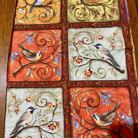 Table Runner w/Squares of Birds Different Color Backgrounds. Cotton Hand Made EC - Picture 11 of 16
